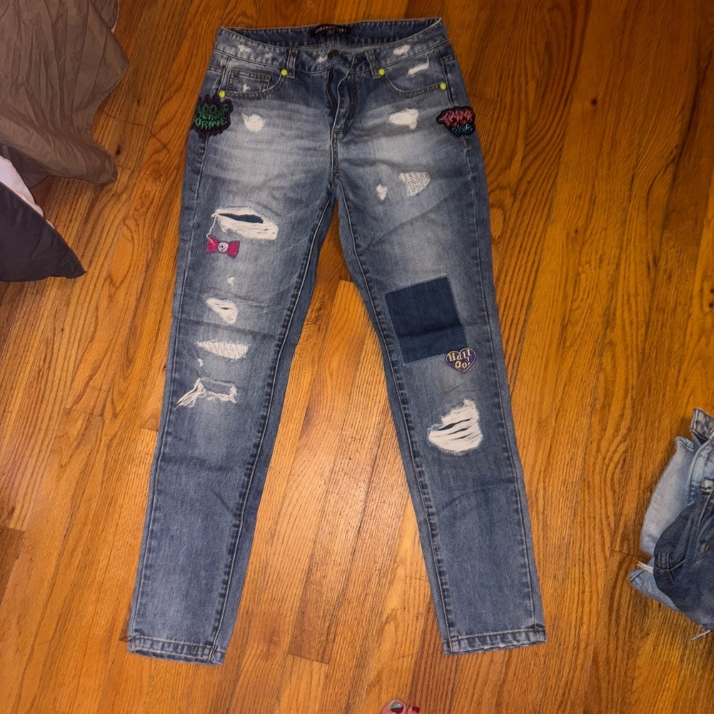 Blue Skinny Distressed Jeans with Vintage Appeal
